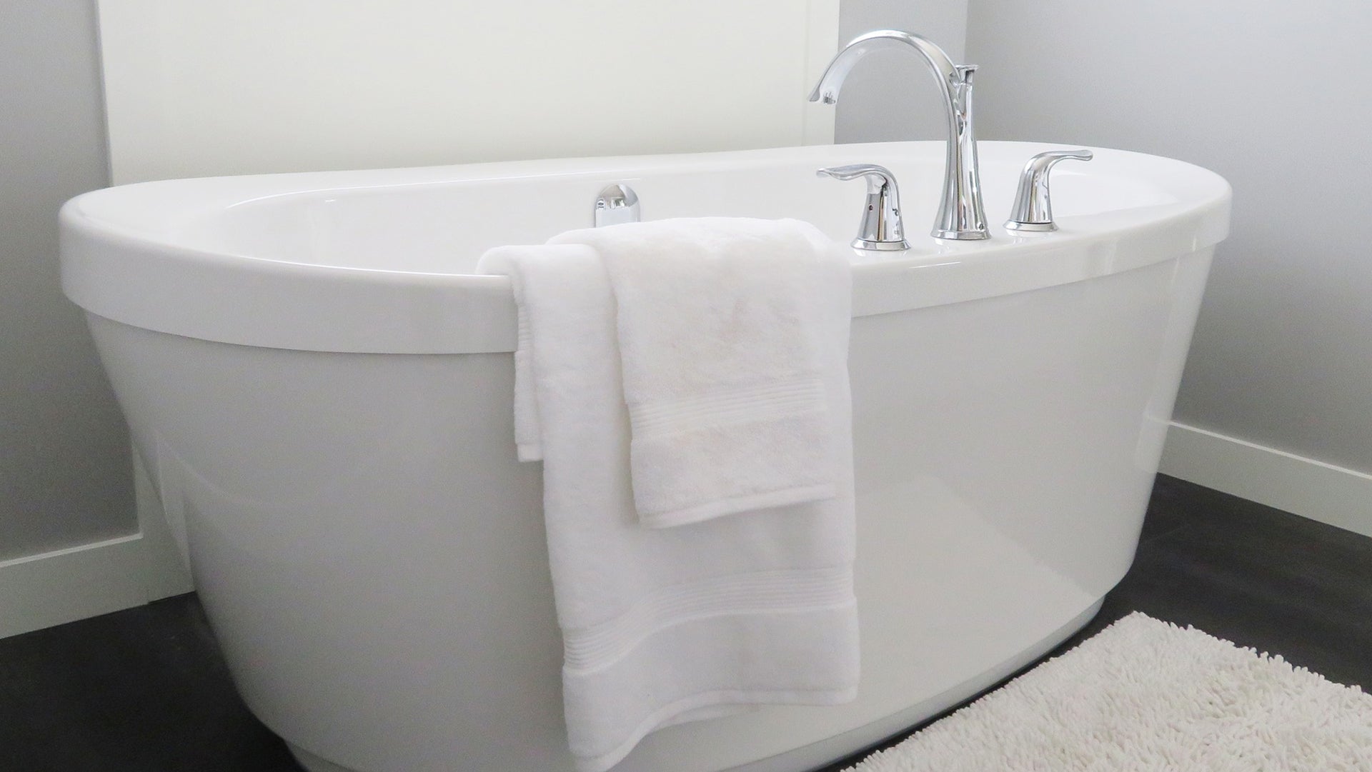 Multi function bath tub